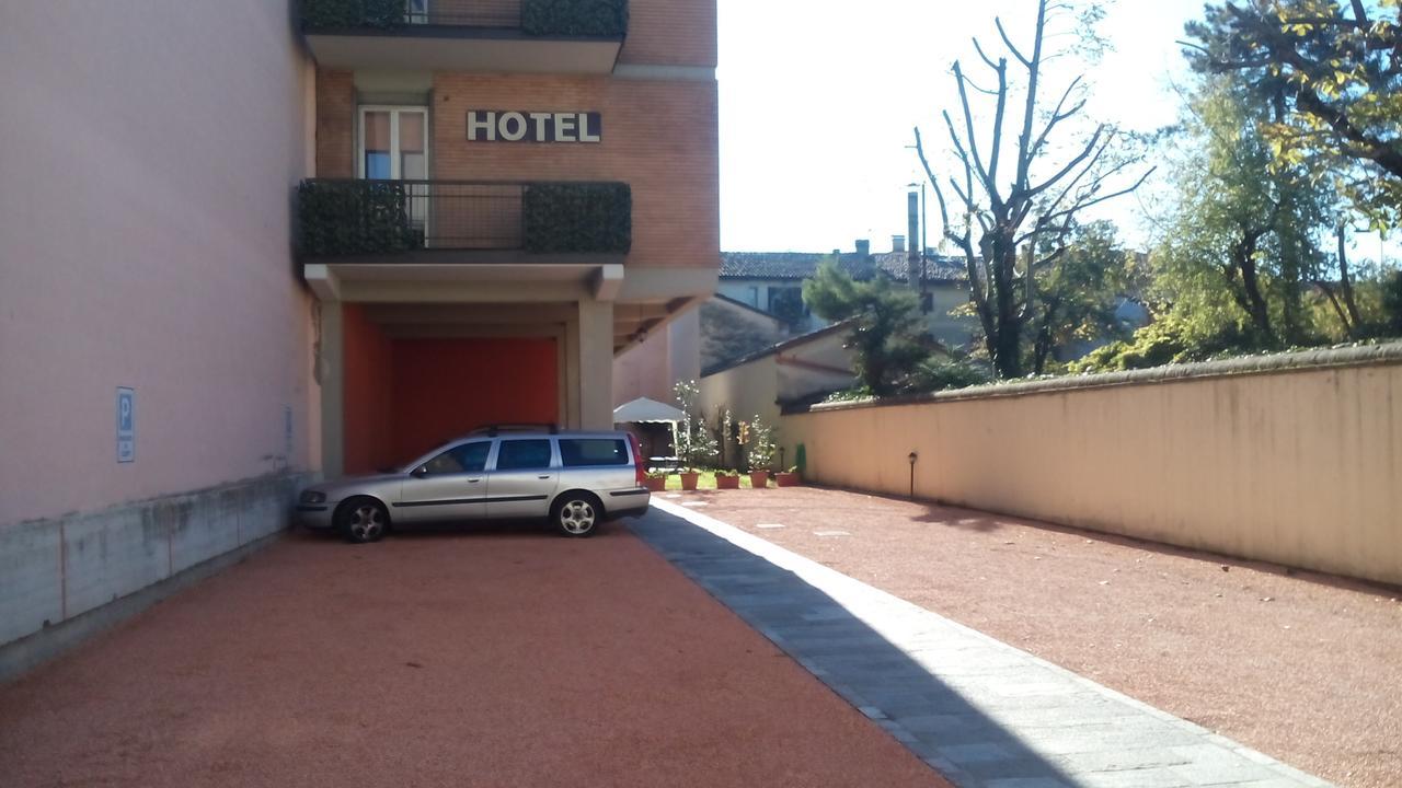 Albergo Soliani Fabbrico Exterior foto